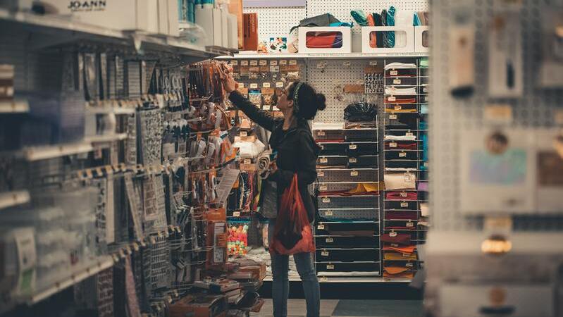 Mulher fazendo compras